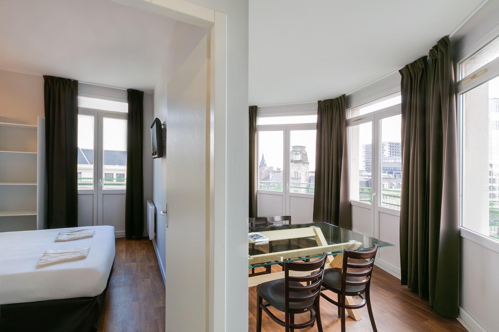 Hotel Foch Nancy Gare Bagian luar foto