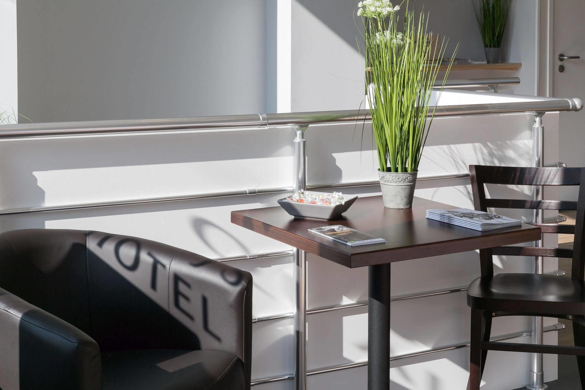 Hotel Foch Nancy Gare Bagian luar foto