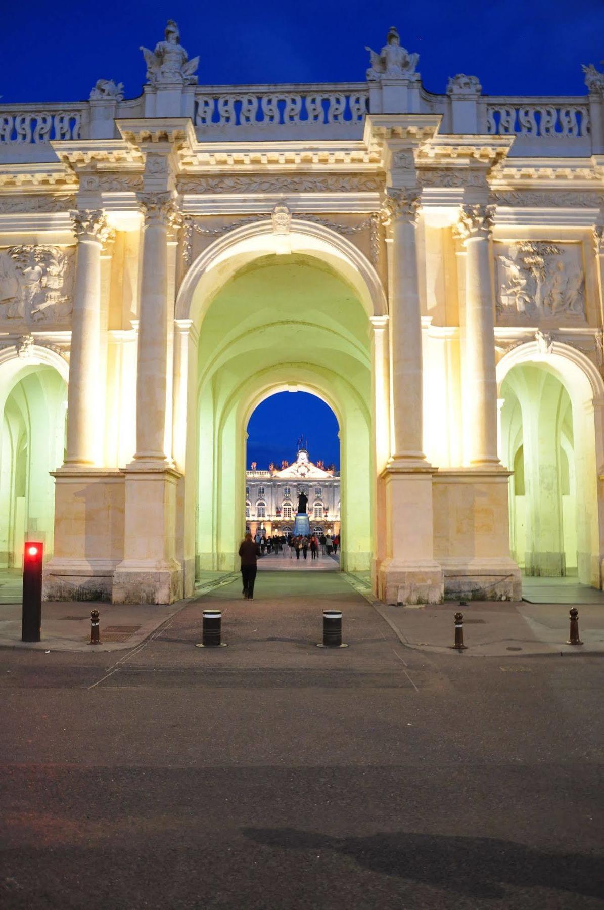 Hotel Foch Nancy Gare Bagian luar foto